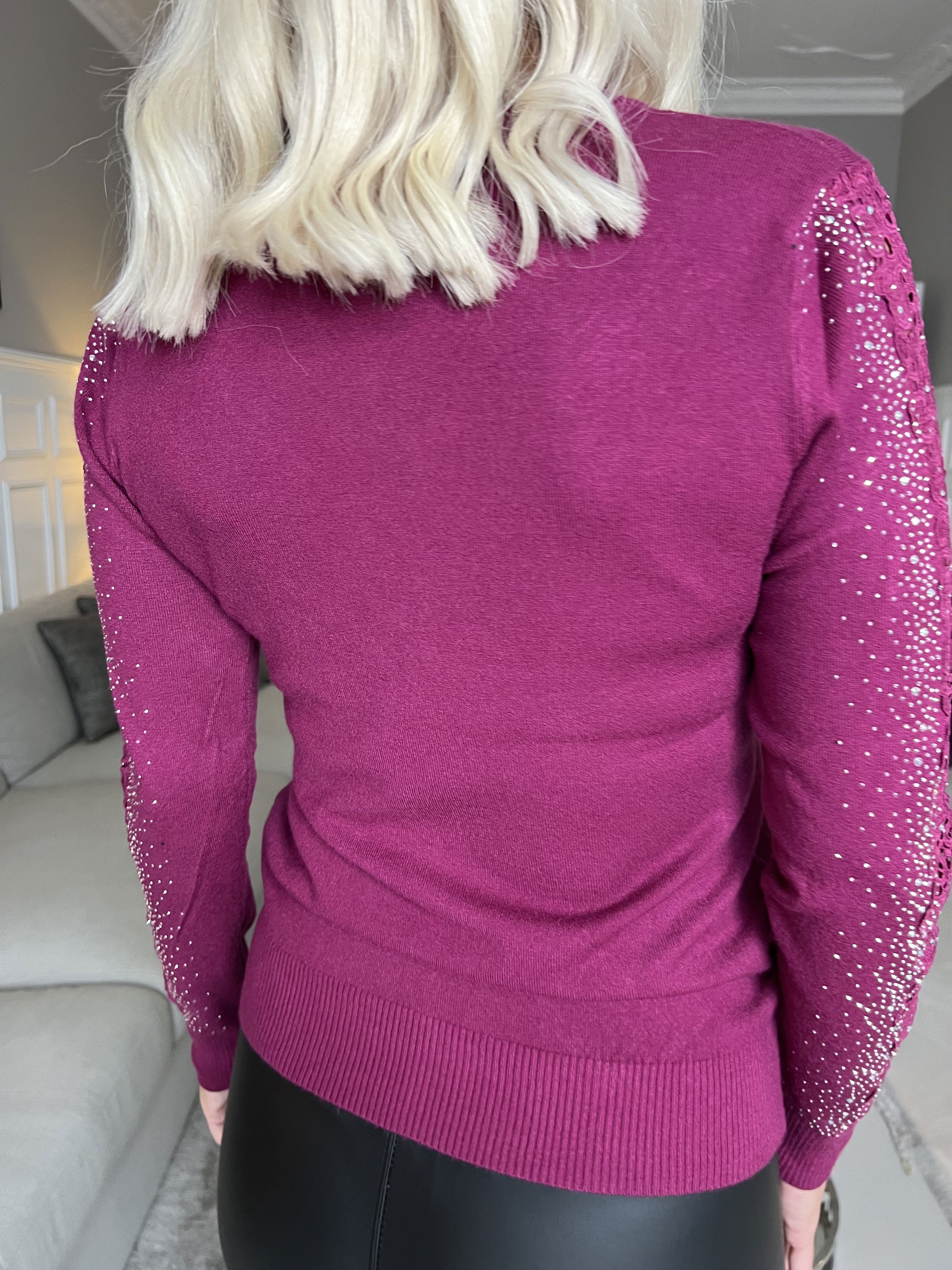 Martine - Blød bluse med broderet detaljer og similisten på ærmerne